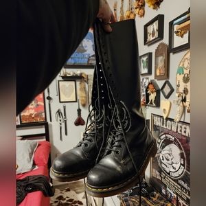 20 eye doc marten size 7 black knee high